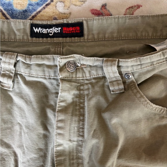 Wrangler Men's Khaki Cargo Pants - Picture 4 of 7